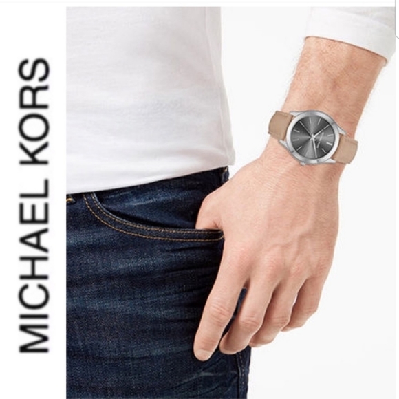 NWT authentic MK runway leather strap watch - Picture 2 of 5